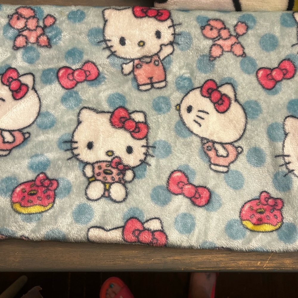 Hello Kitty Bundle - Picture 4 of 13